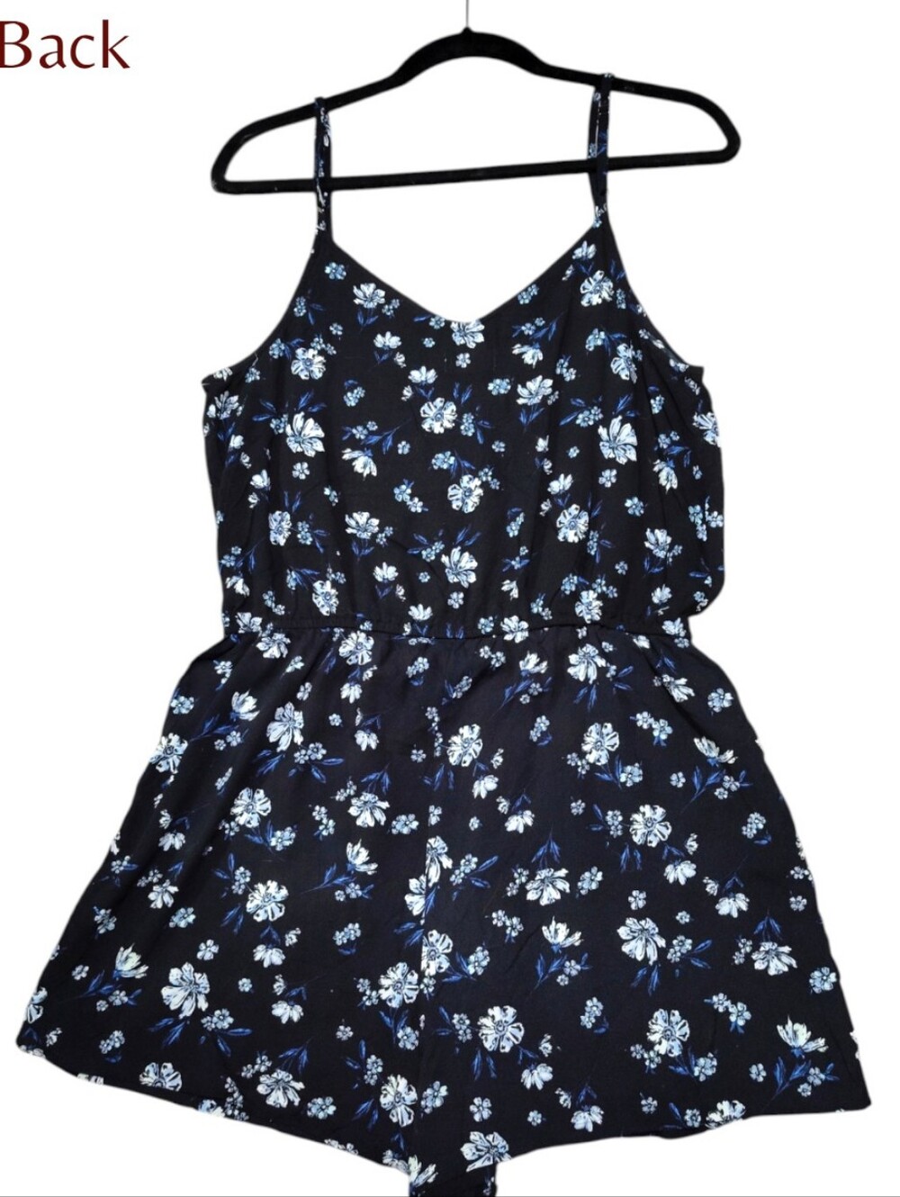 🆕️ SO Spaghetti Strap Romper Black- Blue & White Floral Size Medium - Picture 6 of 8